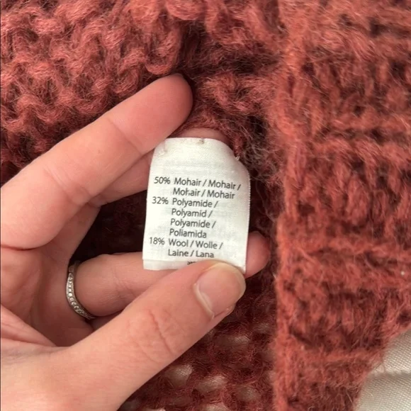 Maiami Basic Rust V-Neck Sweater with Chunky Knit and Cropped Fit - Picture 3 of 5